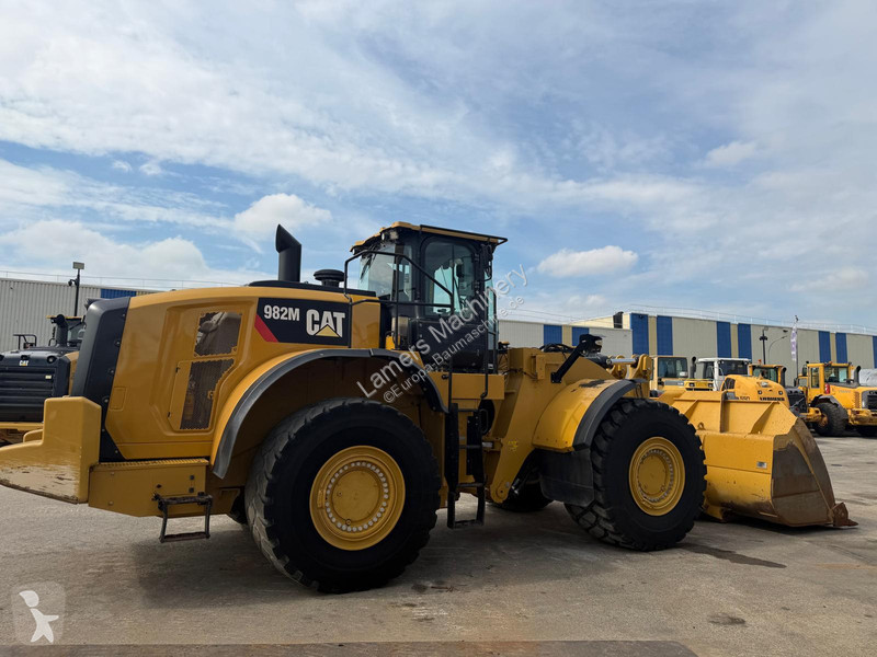 Товарач Caterpillar 982M .