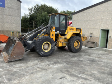 Chargeuse sur pneus JCB