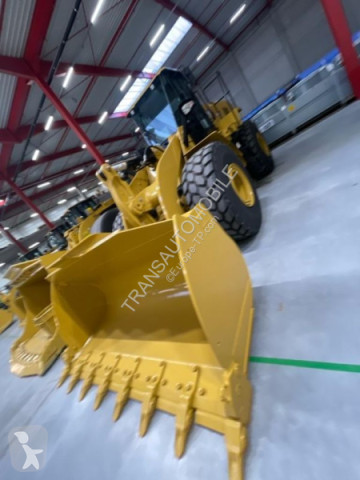 Pá carregadora sobre pneus Caterpillar nova