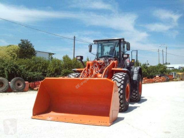 Hitachi ZW220 6