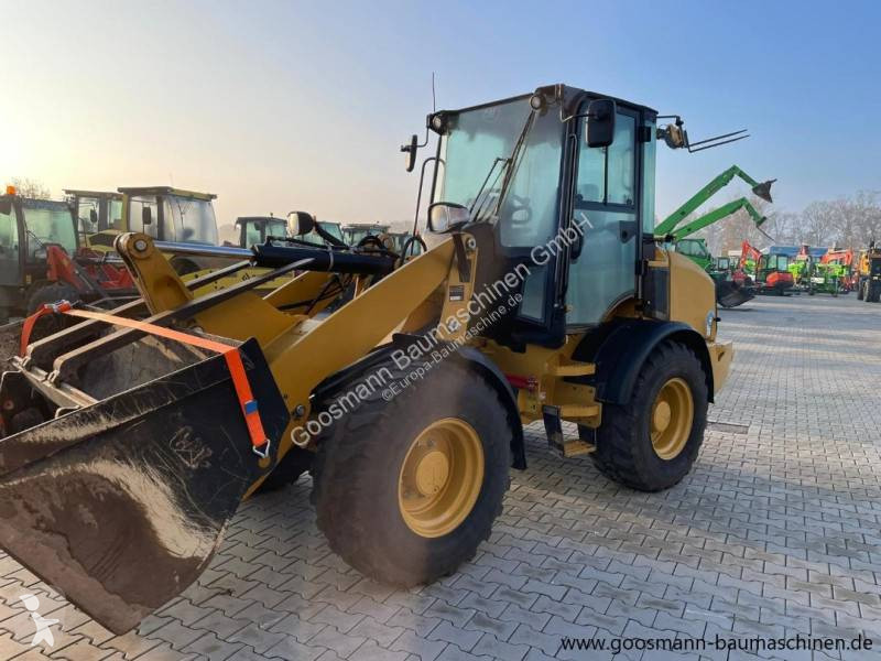 Shovel Caterpillar 908M
