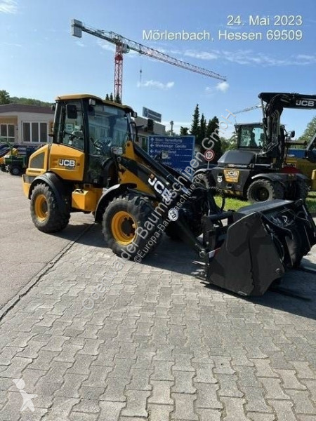 Shovel JCB 409