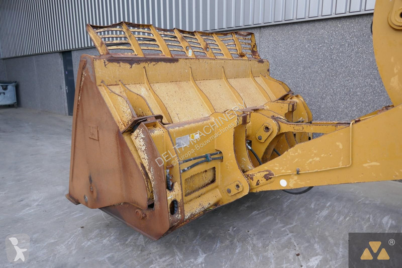 Pala Caterpillar M
