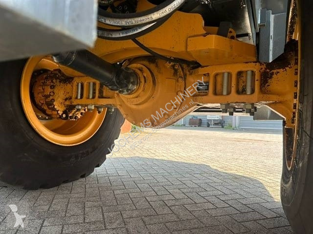 Shovel Liebherr L 580 2Plus2 Log Handler