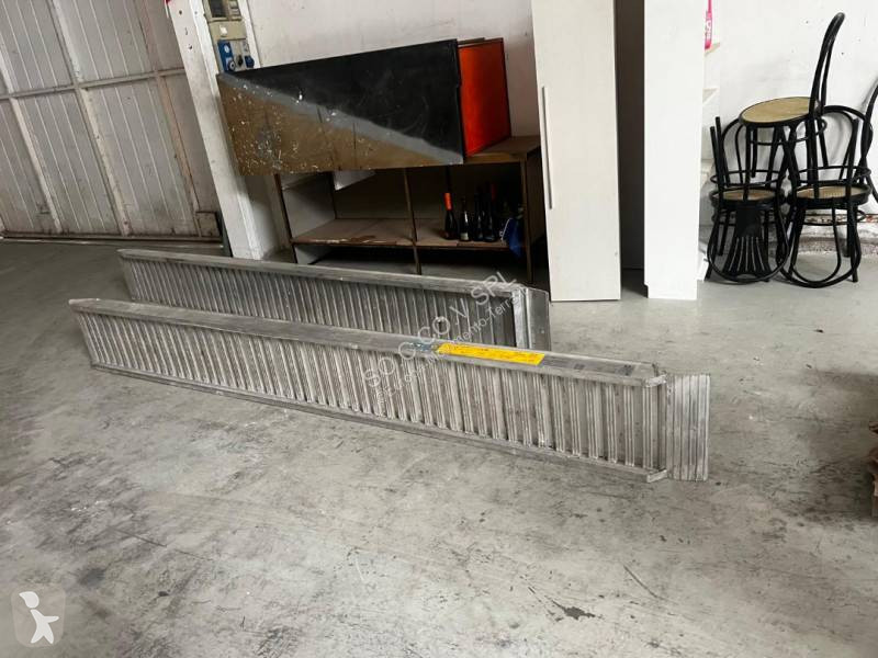 Shovel Bobcat