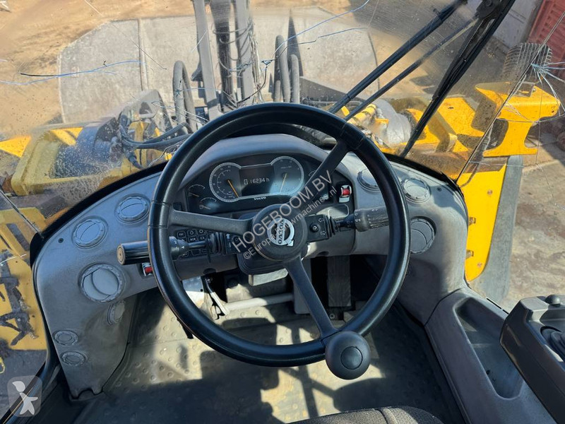 Shovel Volvo L 220 H ( WITH EW TYRES )