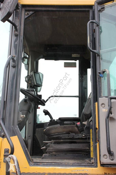 مُحمّلة Komatsu -7