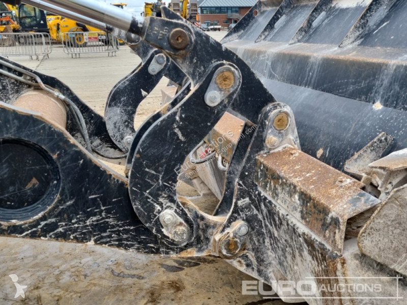 Nakladač JCB 437-55WM
