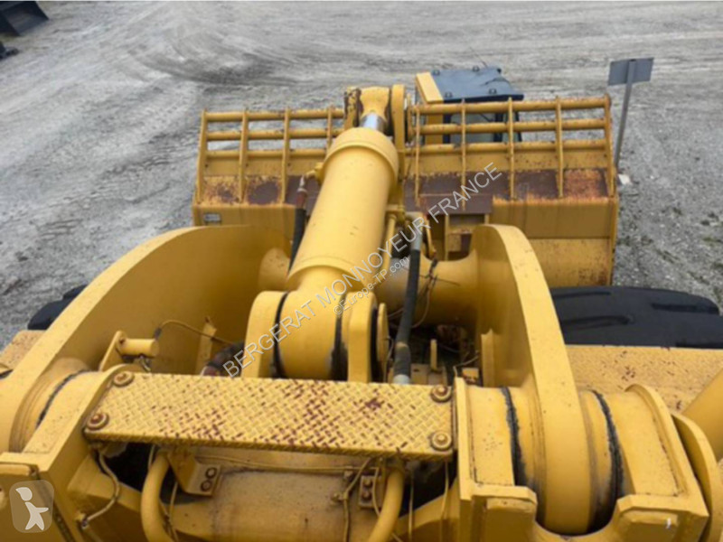 Товарач Komatsu WA700
