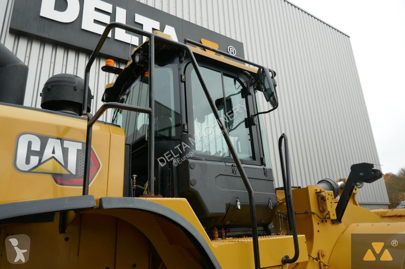 Nakladač Caterpillar 972M