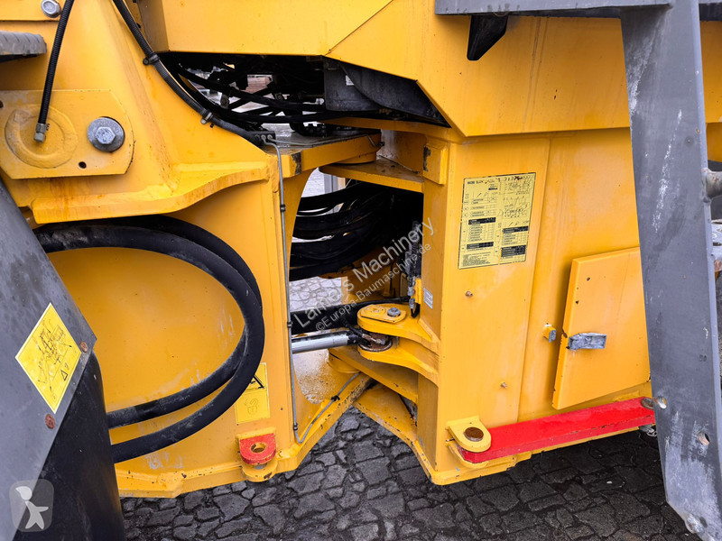 Nakladač Komatsu 3