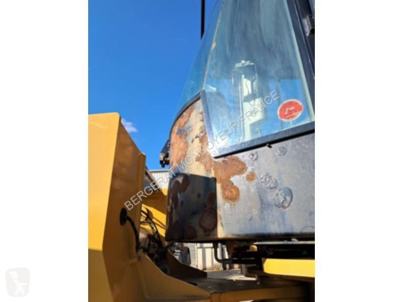 Nakladač Caterpillar 982M