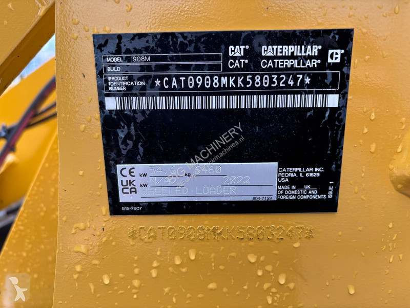 Nakladač Caterpillar M