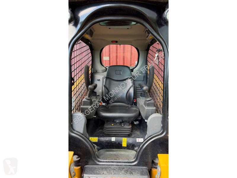 Chargeuse Caterpillar 236D3