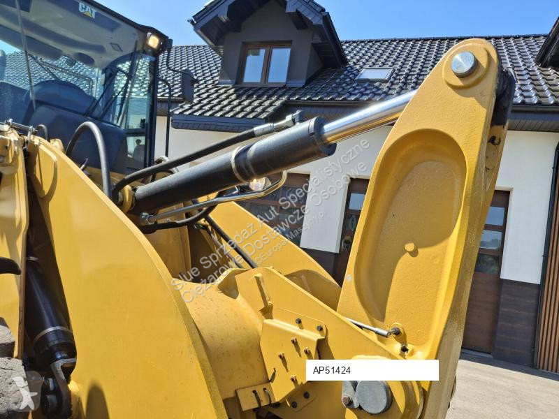 Nakladač Caterpillar 918 M