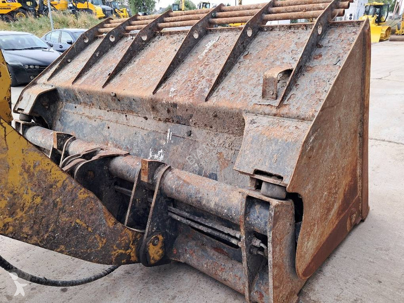 مُحمّلة Komatsu 8