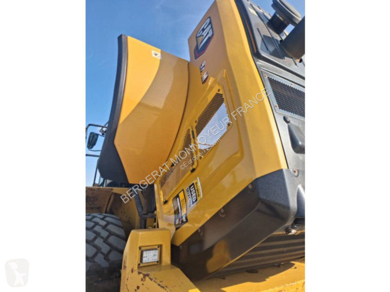 Nakladač Caterpillar 972M