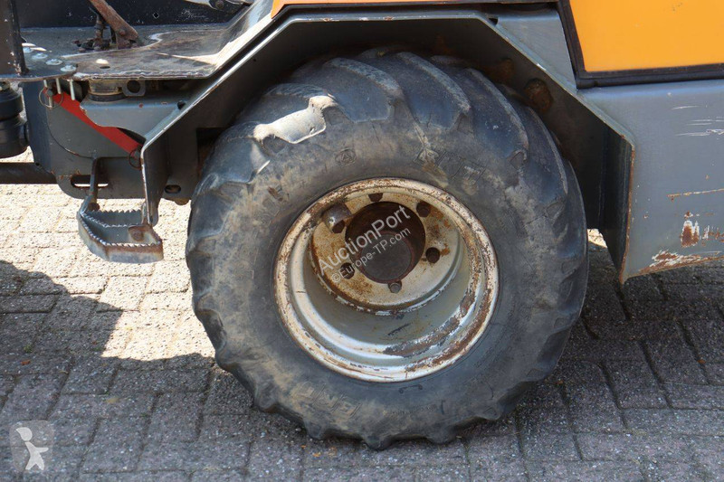 Nakladač Giant V452T