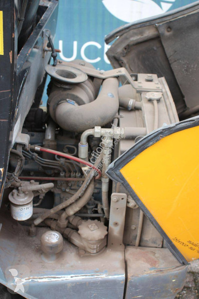 Nakladač Giant V452T