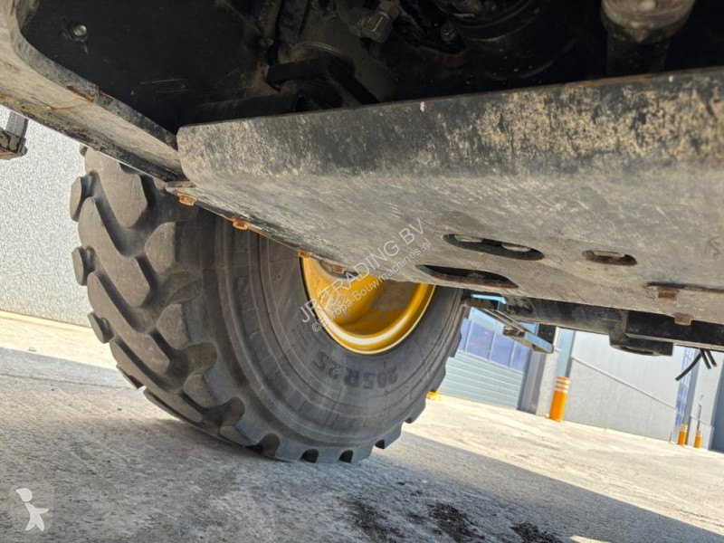 Фронтальный погрузчик Komatsu WA 200-8