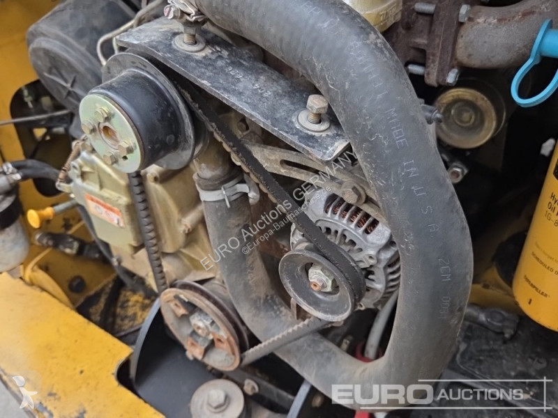 Товарач Caterpillar 216