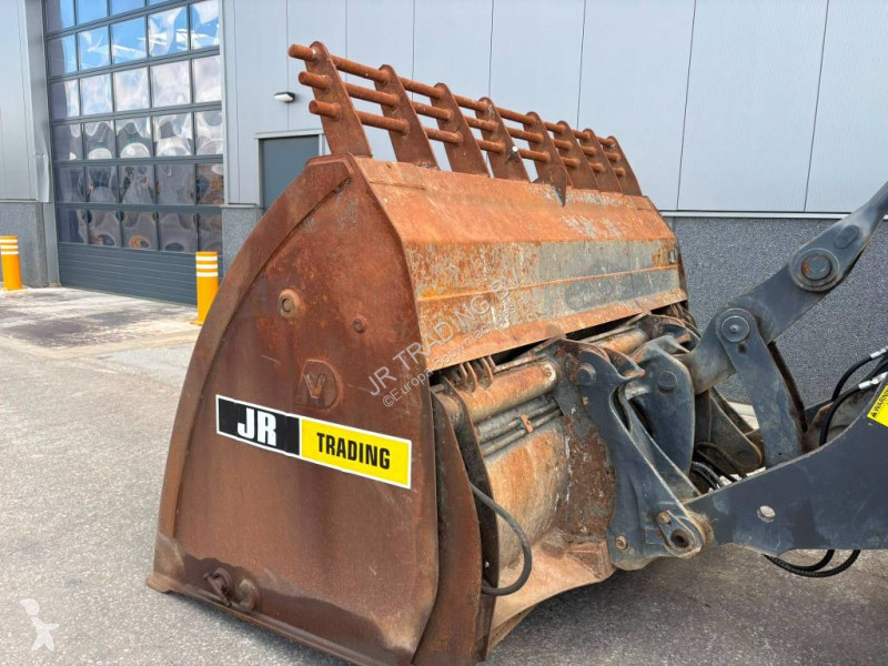 Chargeuse Volvo (High tip bucket)