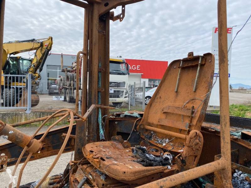 مُحمّلة Yanmar V 100 / Certificat CE endommagée