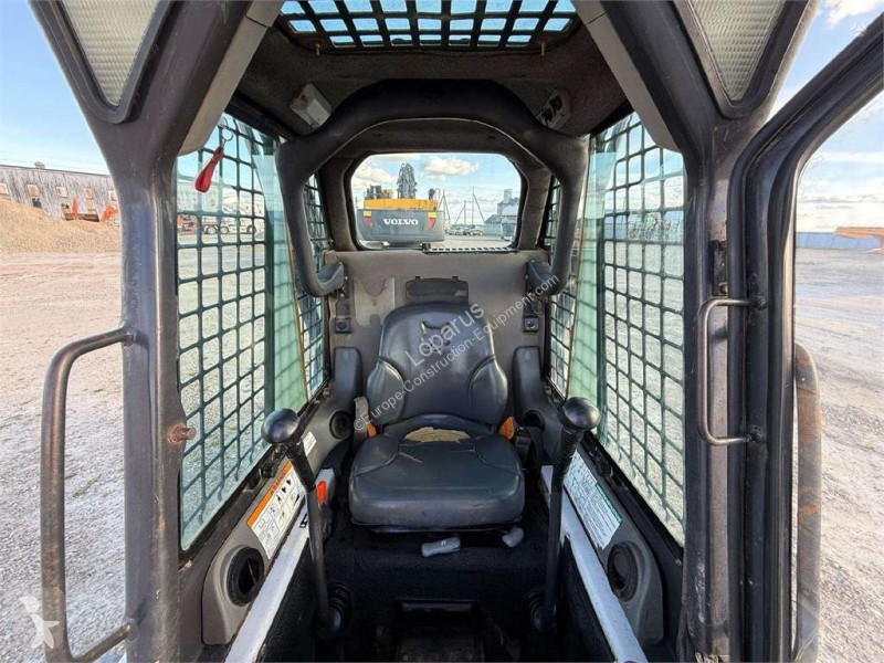 Shovel Bobcat
