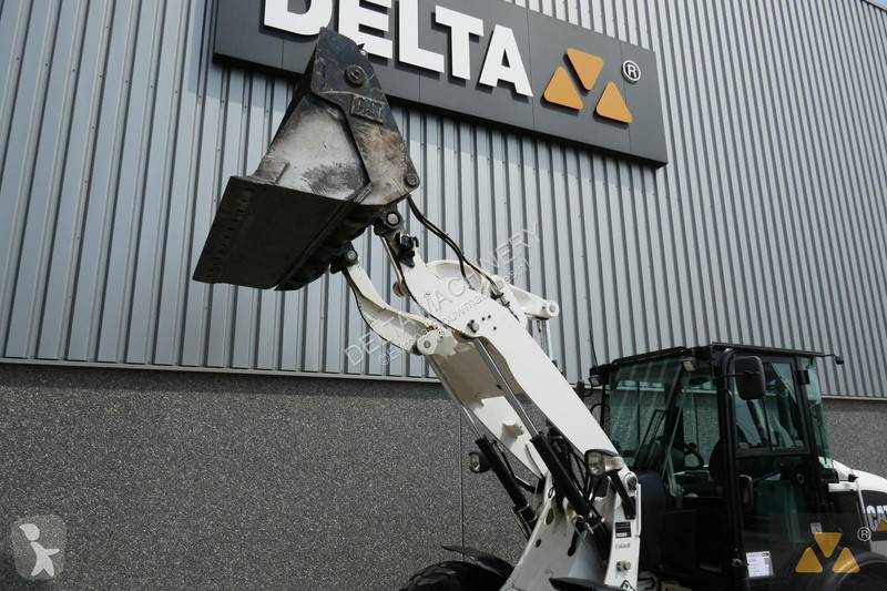 Shovel Caterpillar M