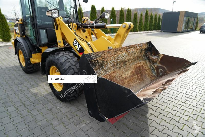 Nakladač Caterpillar 906M