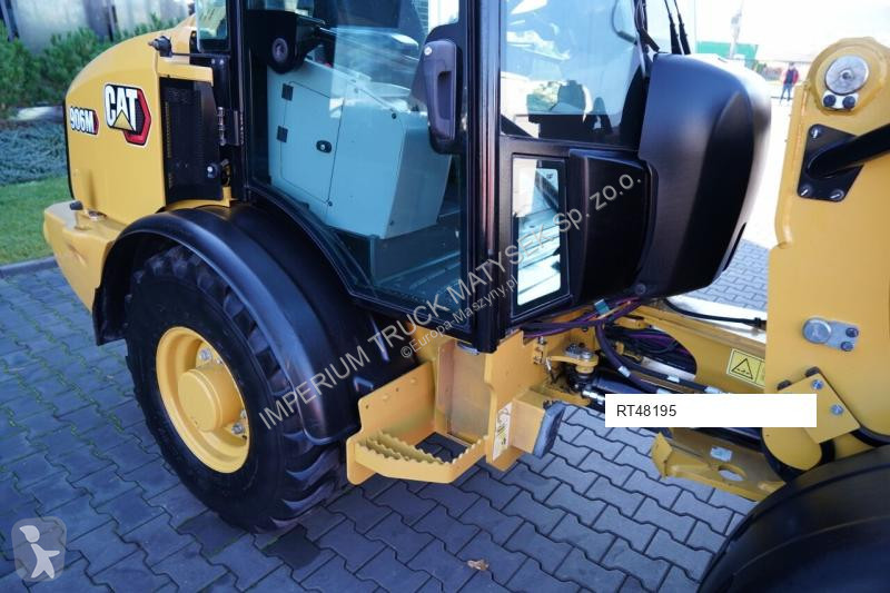 Nakladač Caterpillar 906M