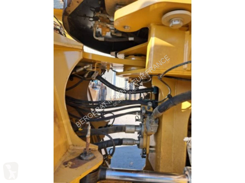 Nakladač Caterpillar 982M