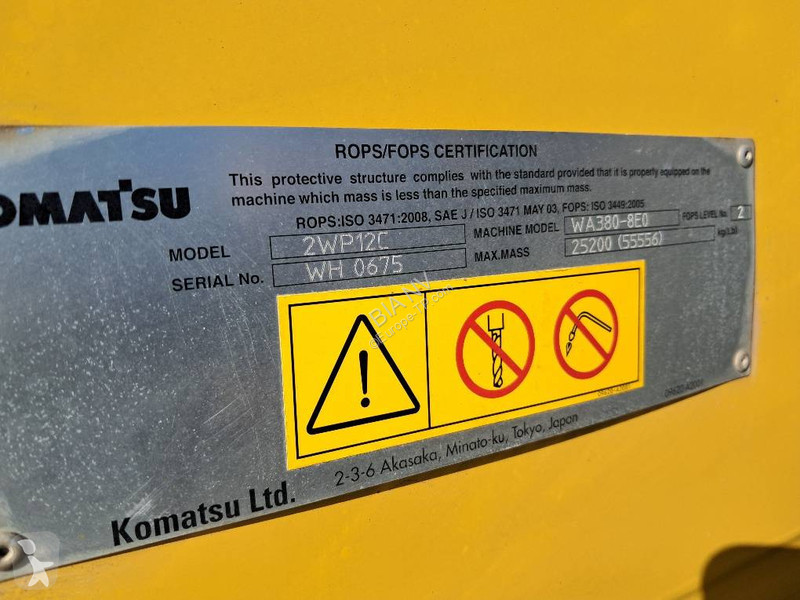 Nakladač Komatsu 8E0