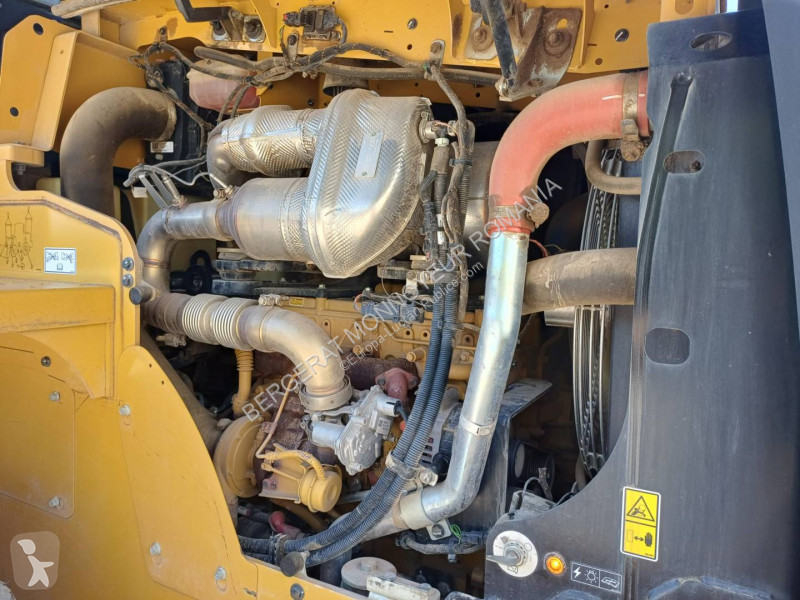 Nakladač Caterpillar 918M