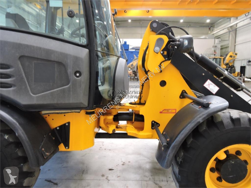 مُحمّلة JCB 406 + Fork