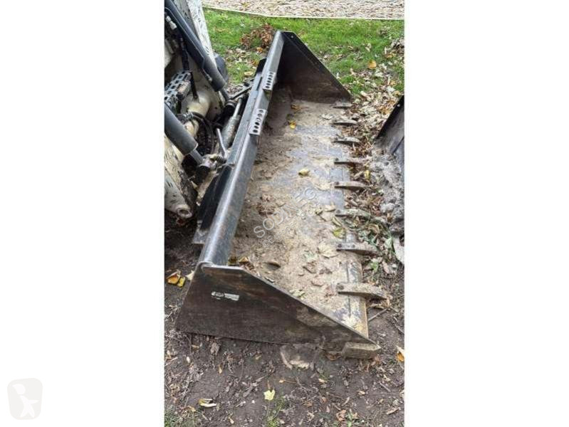 Nakladač Bobcat + 6 ACCESSOIRES