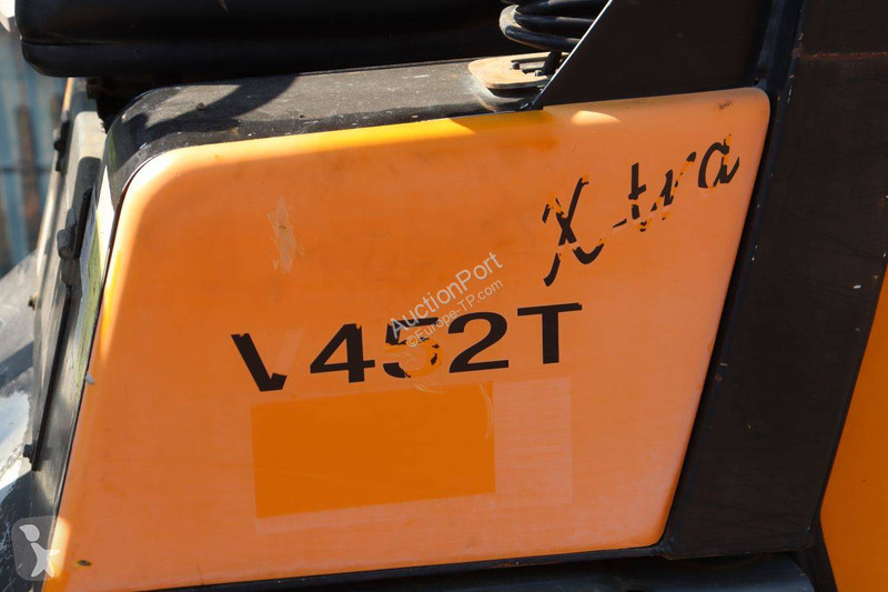 Nakladač Giant V452T