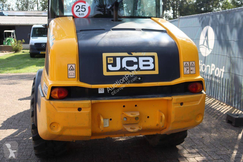 Nakladač JCB T4