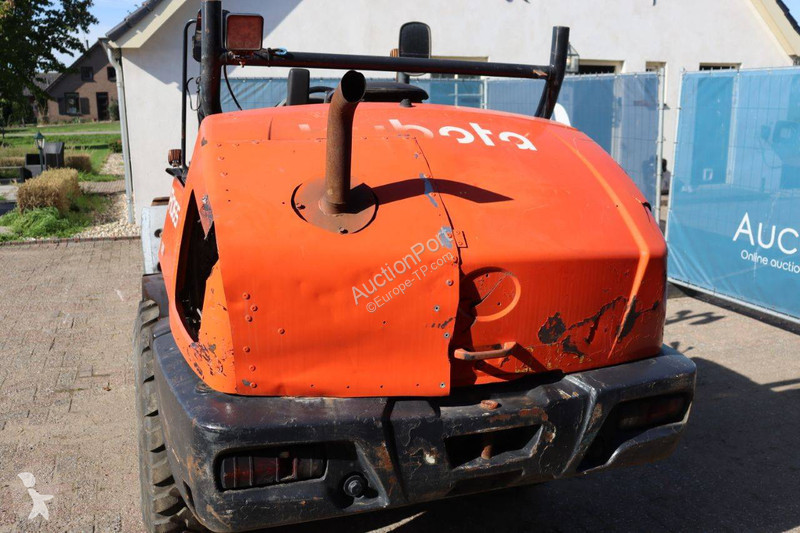 مُحمّلة Kubota R065