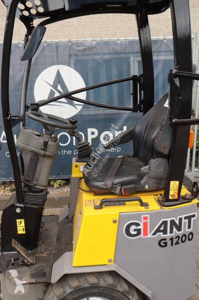 Фронтальный погрузчик Giant D254SW