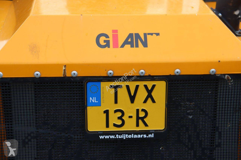 Chargeuse Giant V881T
