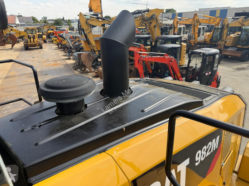 Товарач Caterpillar 982M .