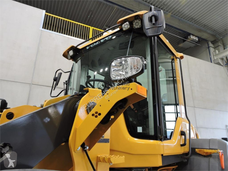 مُحمّلة Volvo New Bucket + Tyres