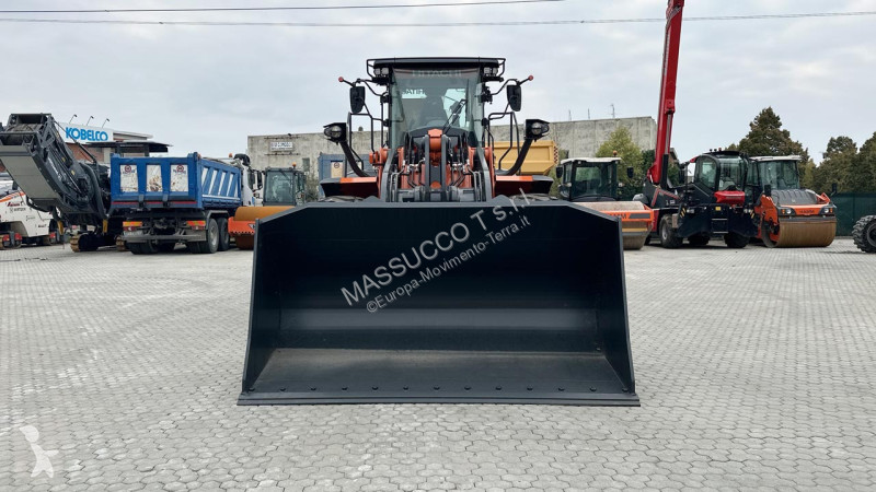 Chargeuse Hitachi 7
