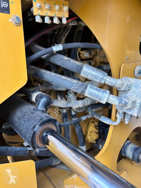 Товарач Caterpillar XE