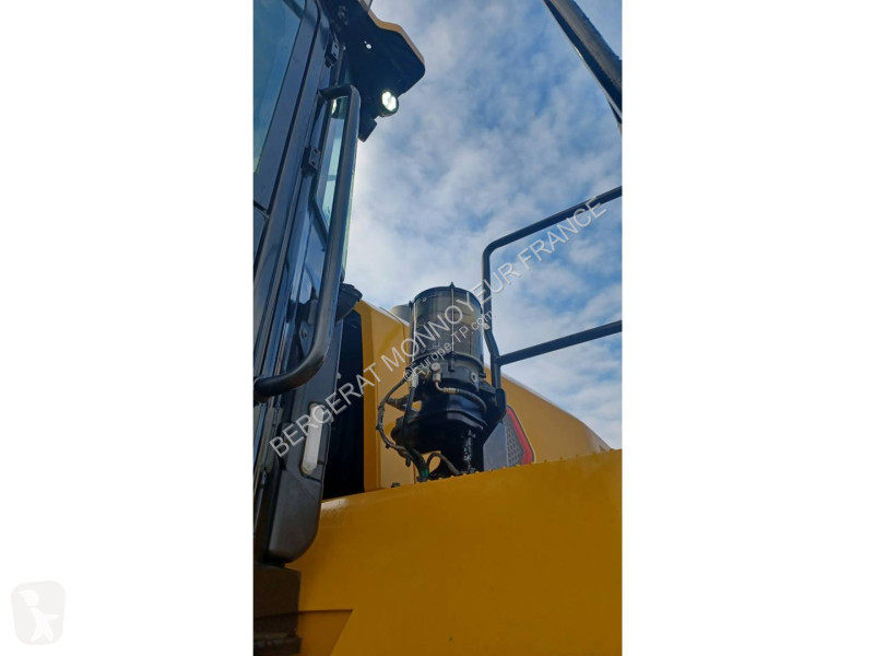 Nakladač Caterpillar 972M