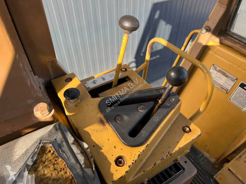 Nakladač Caterpillar - Ripper