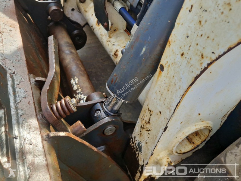 Shovel Bobcat T590