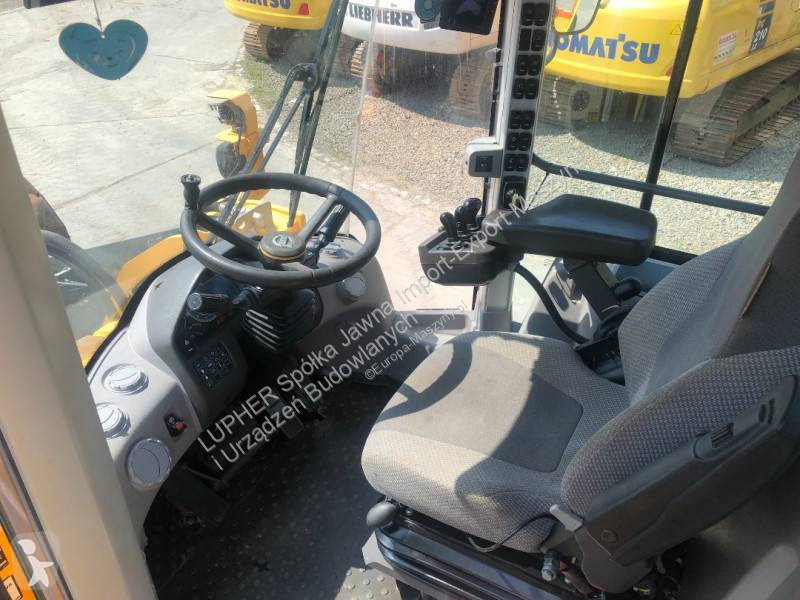 Nakladač Volvo L220H