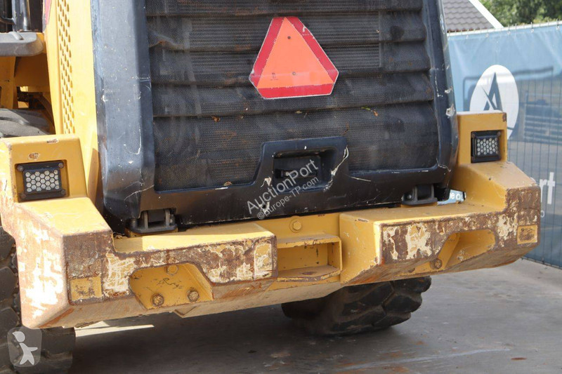 Shovel Caterpillar M
